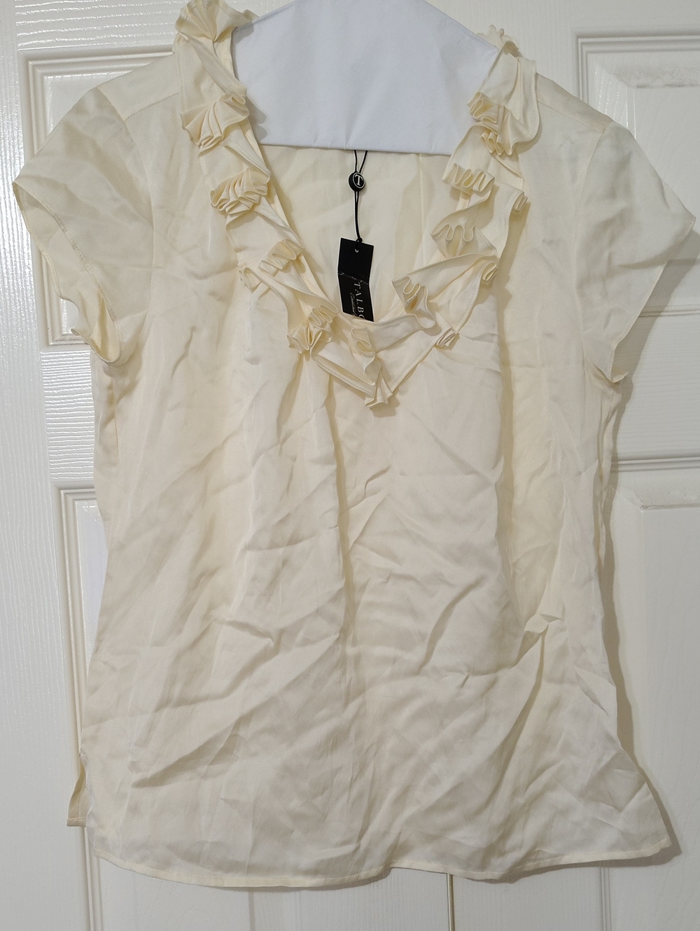 New Talbots Cream Ruffle V-Neck Cap Sleeve Blouse Size 6